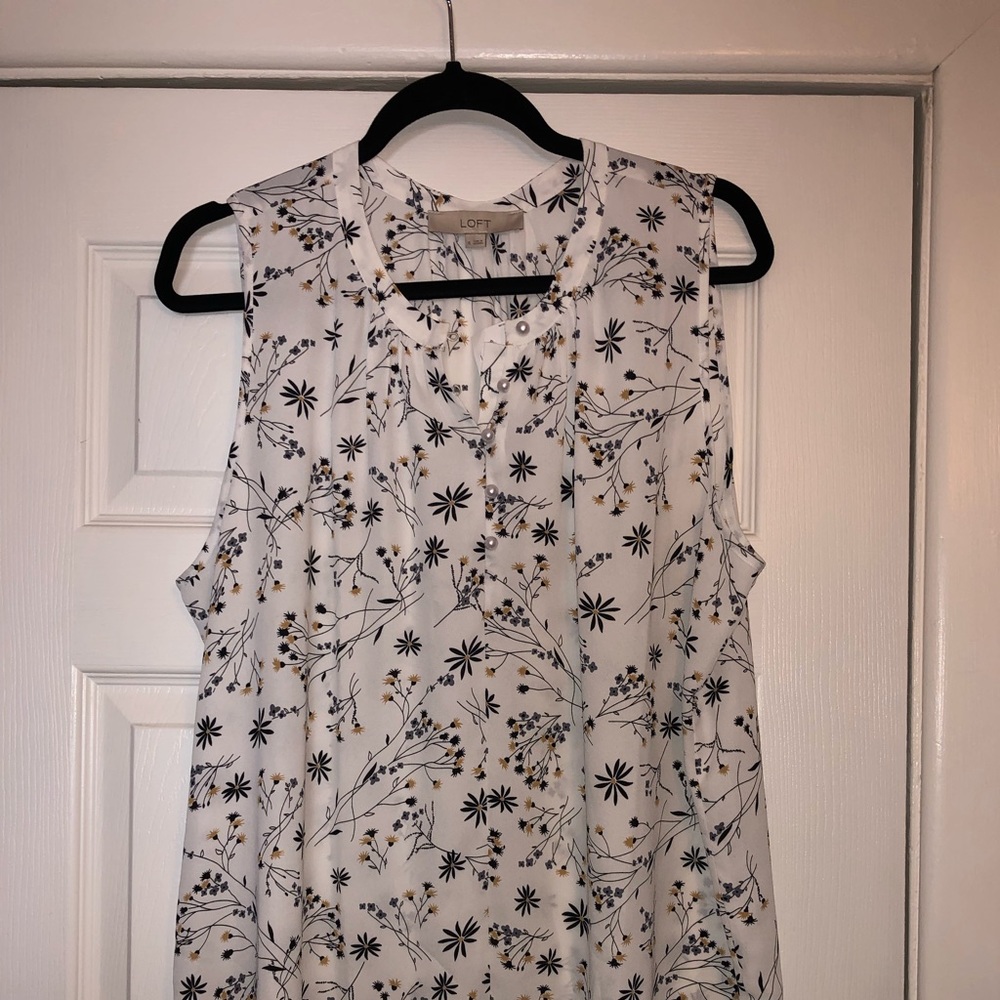 LOFT floral sleeveless blouse. Size XL